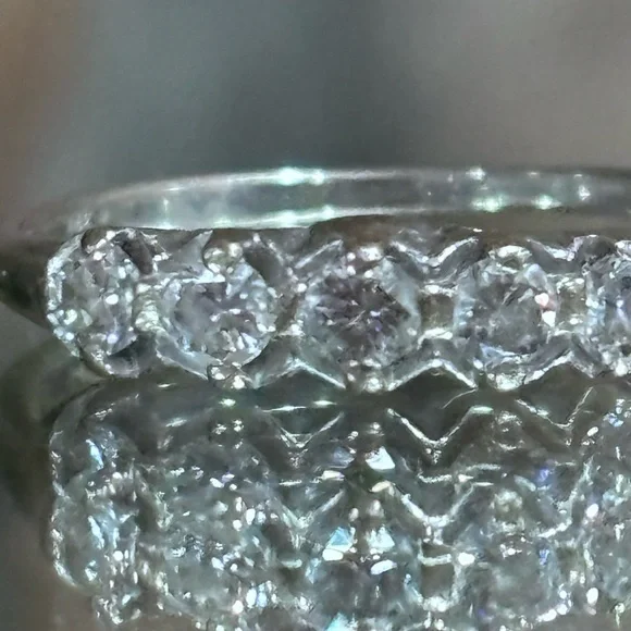 14k gold and natural diamond band - Picture 6 of 7